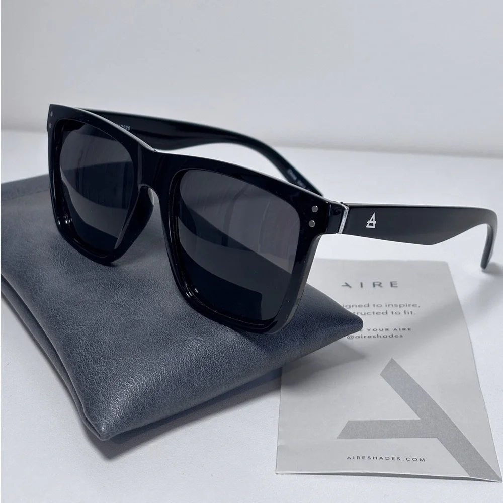 Aire Revolve Kraz Square 53mm Acetate Sunglasses in Black & Smoke Mono Polarized